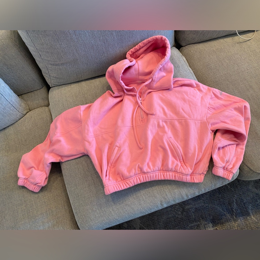 Alo hot pink hoodie. So cute. Excellent condition